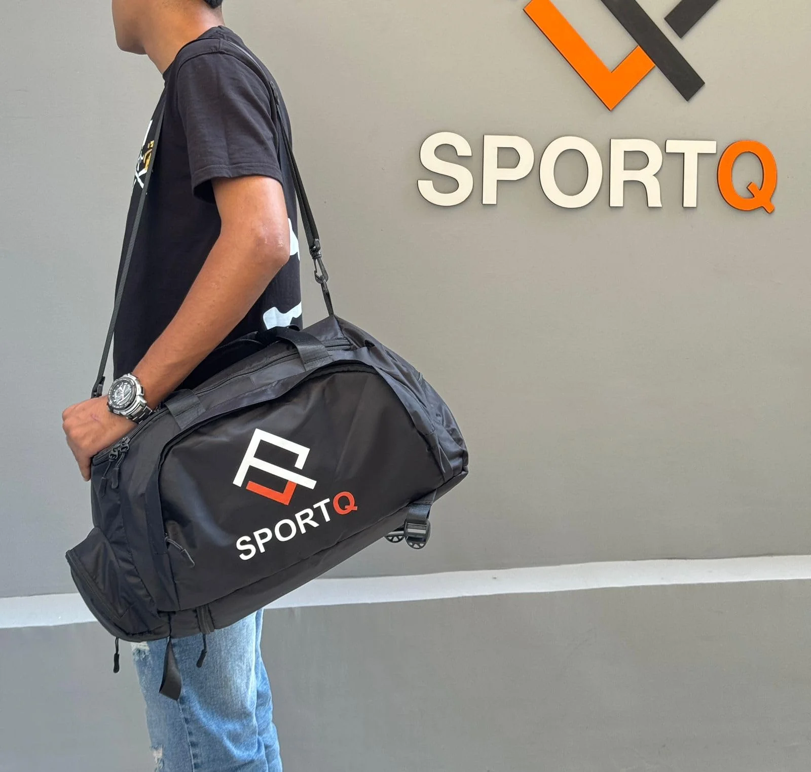 SportQ Multifunctional Sports Bag – Gym & Travel Bag, Lightweight and Practical Large Size for Carrying Clothes, Shoes & Accessories – Your Perfect Friend for Workouts and Trips (Grey) - Image 2